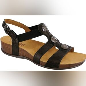 SAS Womens Clover Angle Strap Sandal 7 WIDE Black Leather Metal Accent